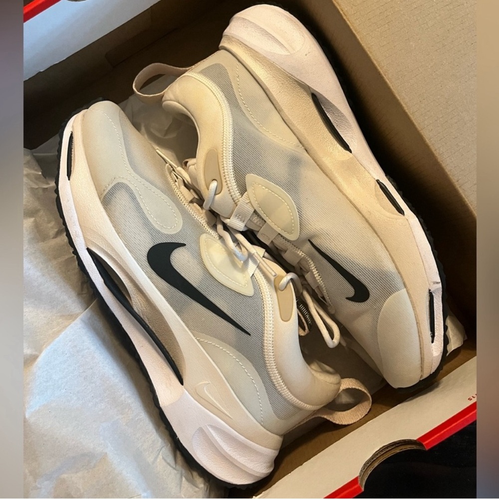 * NEW * Nike Spark Shoes - Size 9